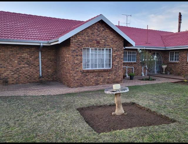 4 BEDROOM HOUSE FOR SALE IN SELCOURT